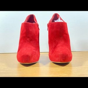 Size 8.5 Galoree Leather Upper heeled booties